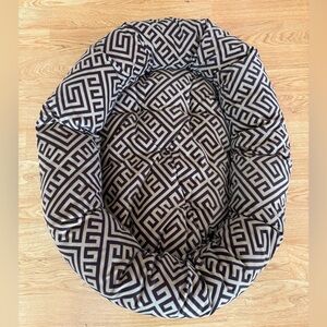 “Bowsers” Canada Donut Bed for Dogs